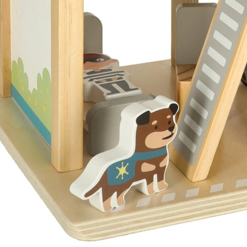 Parking drewniany garaż komisariat policji tor + radiowóz helikopter Kik Sp. z o. o. Sp. k.