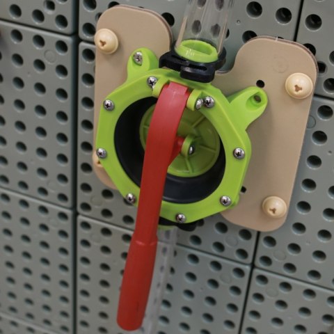 Masterkidz MASTERKIDZ Pompa Wodna Do Zestawu Hydraulicznego - Tablica Naukowo-Kreatywna STEM WALL Masterkidz MASTERKIDZ Pompa Wodna Do Zestawu Hydraulicznego - Tablica Naukowo-Kreatywna STEM WALL