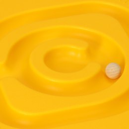 Równoważnia do balansowania deska z labiryntem dla dzieci żółta Kik Sp. z o. o. Sp. k.