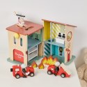 Classic World CLASSIC WORLD Remiza Strażacka Drewniana Garaż Auto Helikopter Figurki 13el.